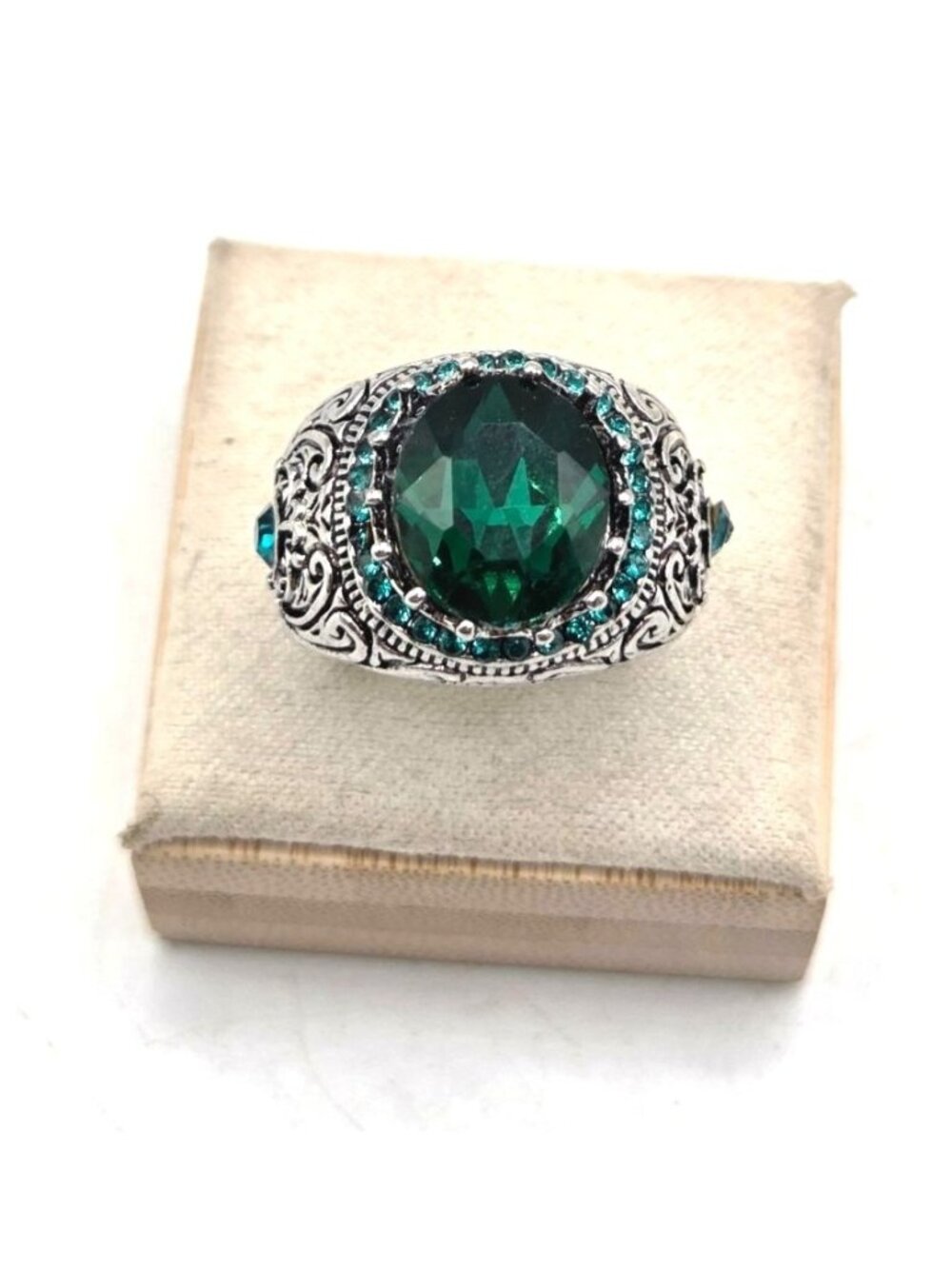 Antique-Style Silver Tone Ring With Emerald Green Gemstone & Intricate Filigree